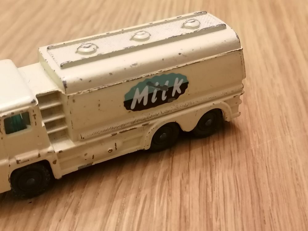 Husky Models - Tanker - Milk / Milch 2