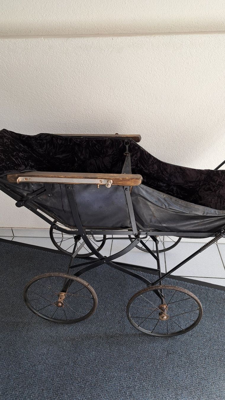 Carrozzine: Antik Kinderwagen ca. 1800 – Usato da Reutigen venduto da IrisFashion 2