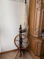 Antikes Spinnrad. Dekoration