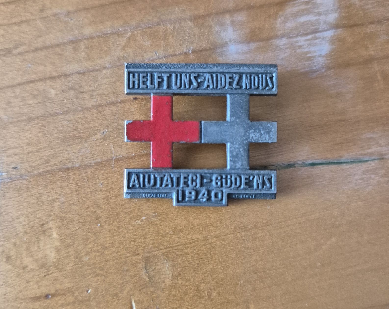 Broschen & Nadeln: Rotes Kreuz 1940 Anstecknadel – Gebraucht aus goldingen von M.Balmer-13