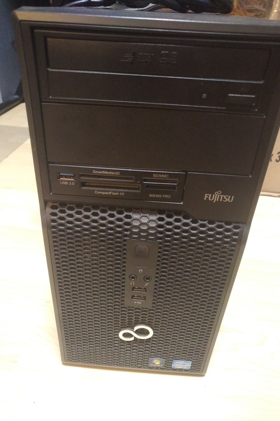 Fujitsu PCs: Fujitsu Windows PC Tower – Gebraucht aus Nussbaumen AG von