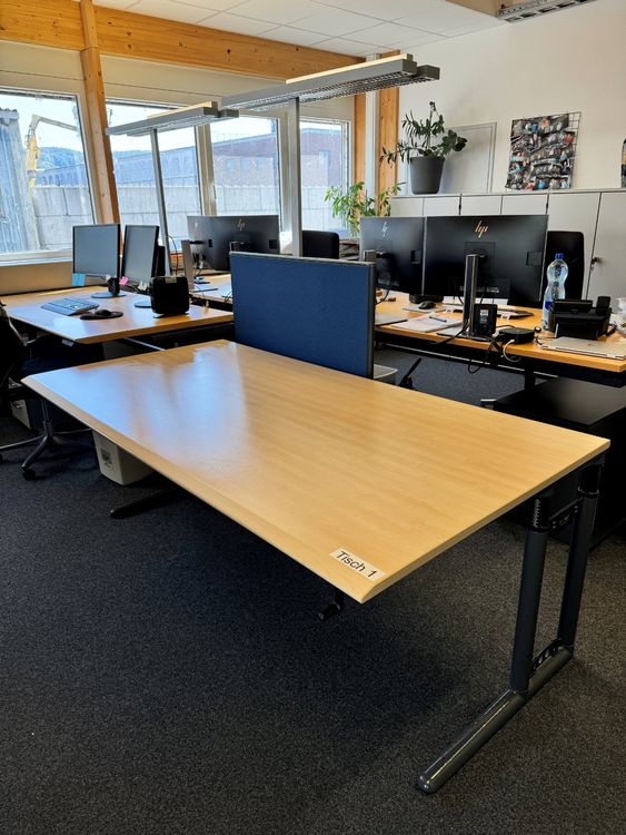 Scrivanie: Grosser Bürotisch - nicht höhenverstellbar – Usato da Kleindöttingen venduto da sha_yfs2 1