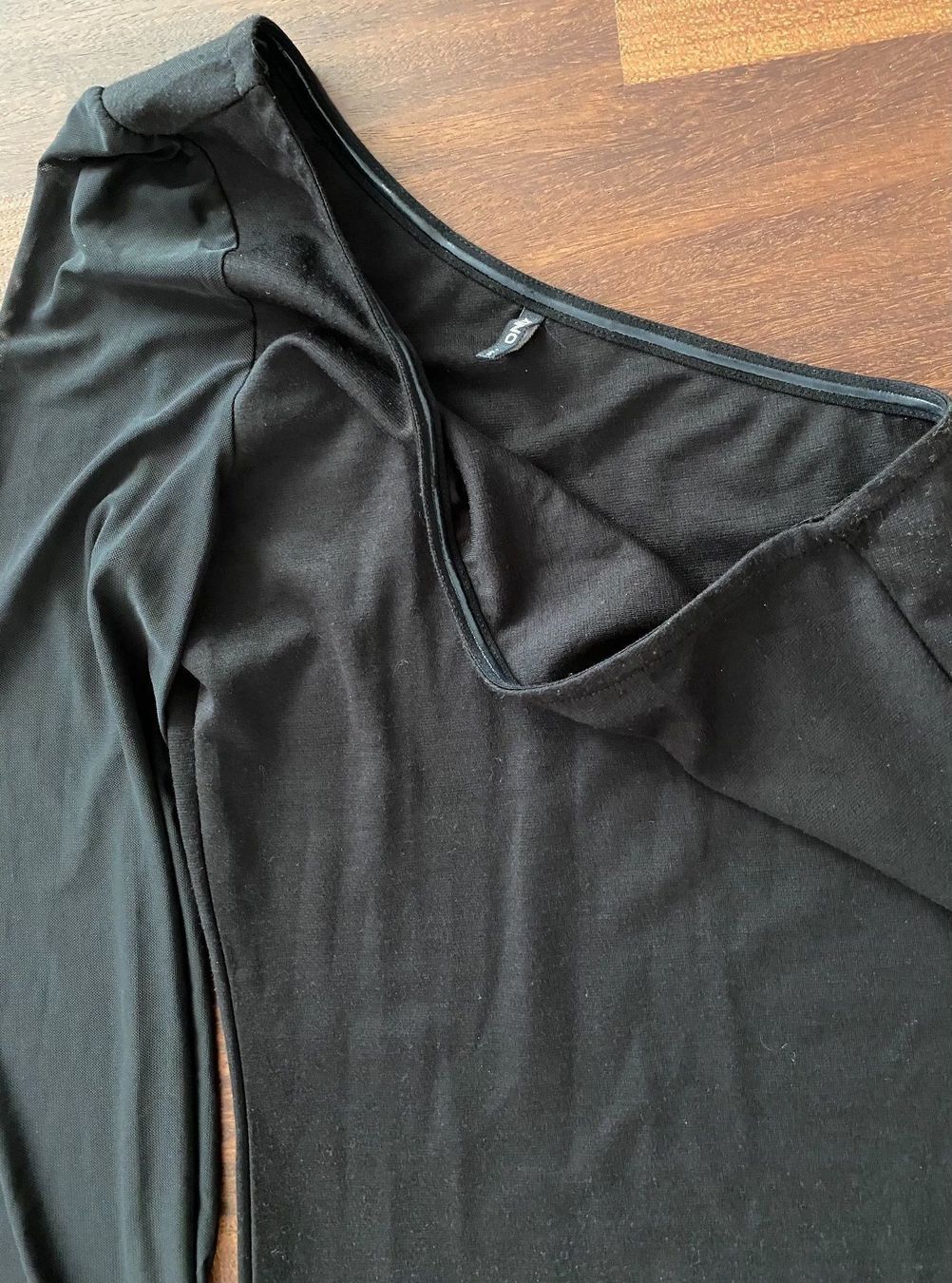 Only Vestiti: Kurzes einseitig Schulterfreies Kleid S – Nuovo (secondo la descrizione) da Dübendorf venduto da chlinibetris 1