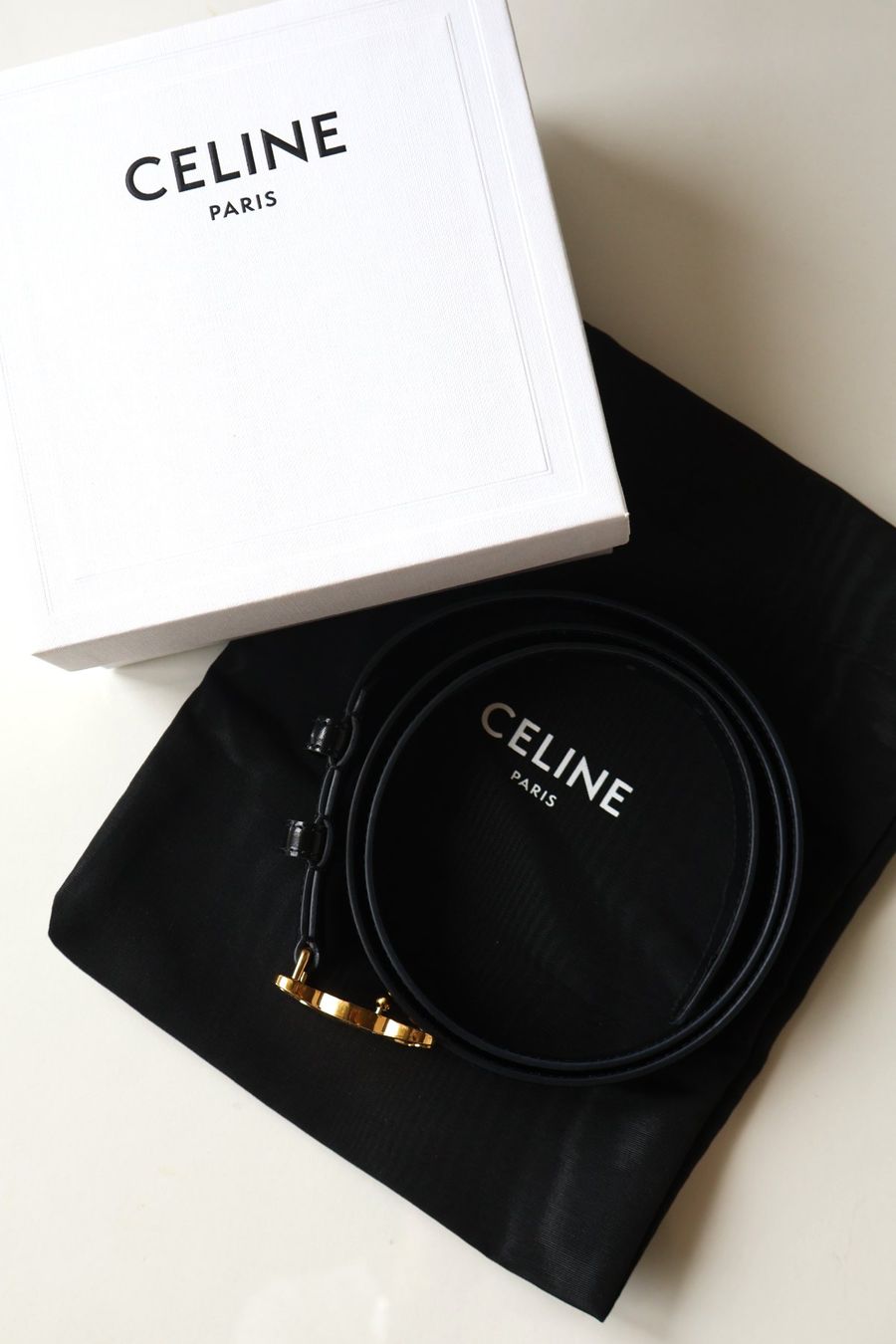 Cinture: CELINE Triomphe Gürtel Medium 25MM Schwarz - NEU – Nuovo (secondo la descrizione) da Zürich venduto da 04BoBedre 1