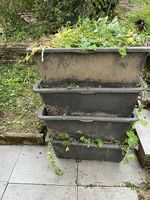 10 bacs / jardinières en plastique avec terre