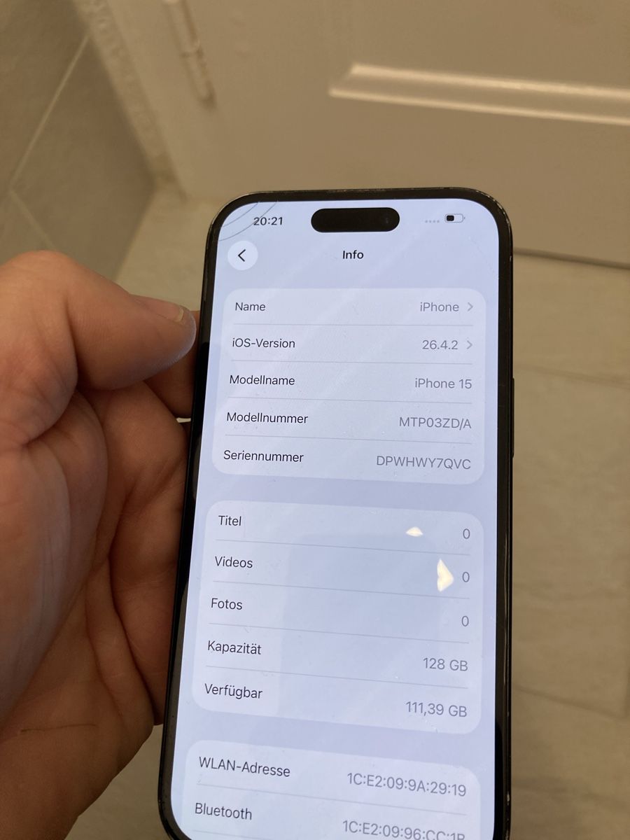 Apple Handys / Smartphones: iPhone 15 Display gebrochen  – Defekt aus Schaan von meh_zd8z 2