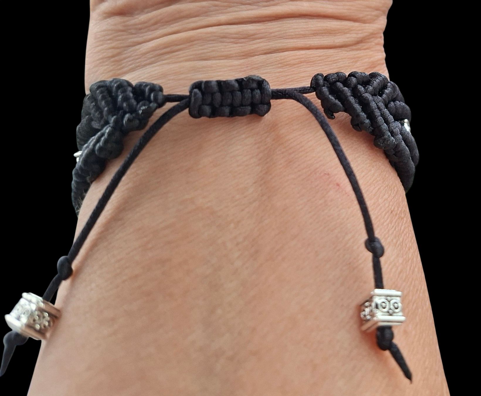 Bracciali & Braccialetti: Exclusives Armband mit quadratischen Silber-Perlen. Handmade – Nuovo (secondo la descrizione) da Luzern venduto da Bbig 5