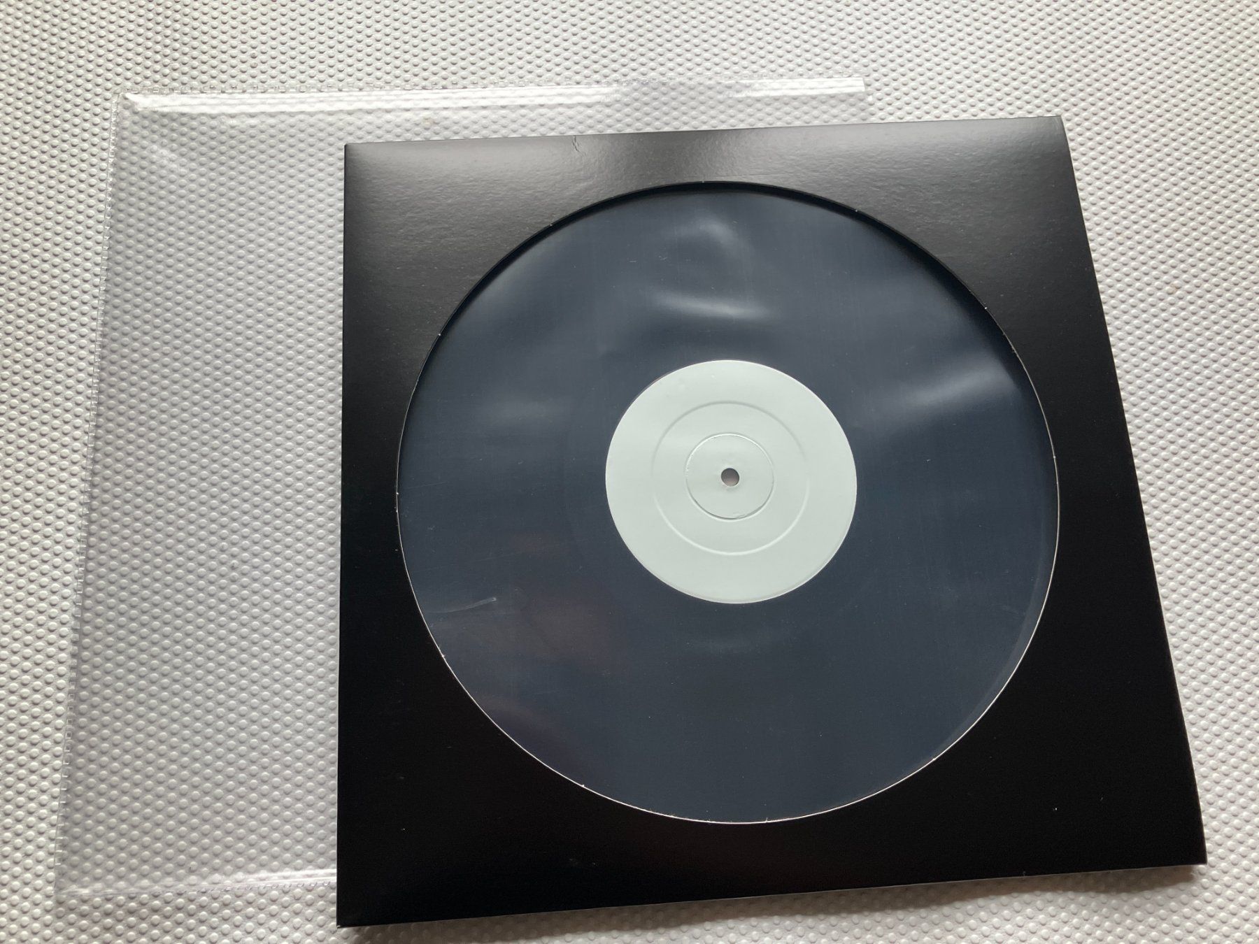 Schallplatten: SNTS – Gebraucht aus Aarwangen von Jukebox3
