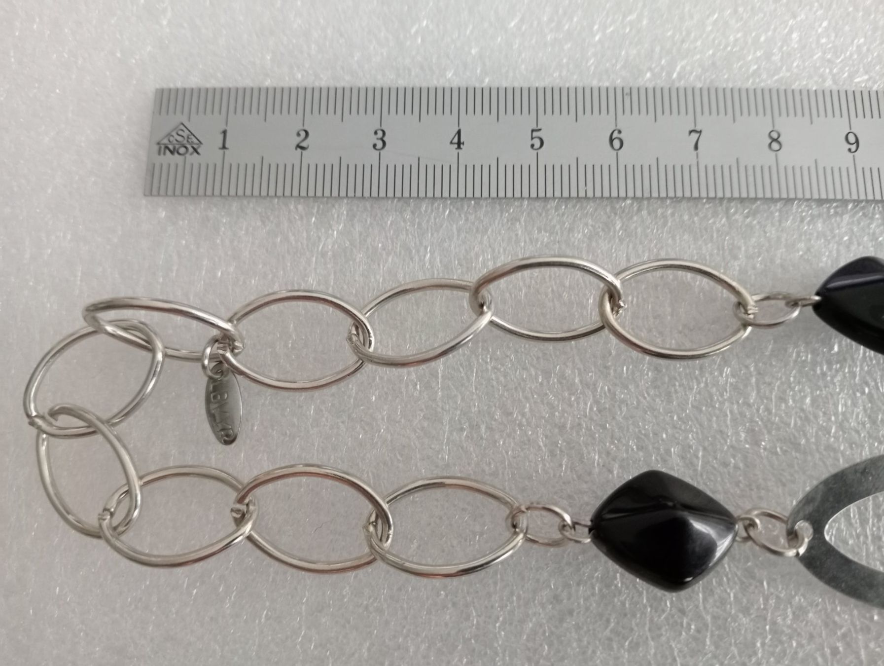 Catenine: Versilberte Halskette mit schwarz Stein von LBVYR – Usato da Zürich venduto da sendbad 1