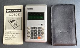 Antiker Taschenrechner "Sanyo CX-8032"