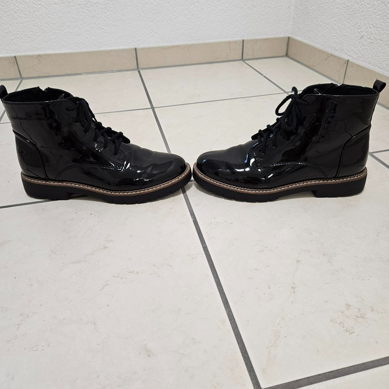 Ochsner Shoes Scarpe da donna: Boots in schwarzem Lack, Grösse 37 – Usato da Biel-Benken BL venduto da roxanne03 1