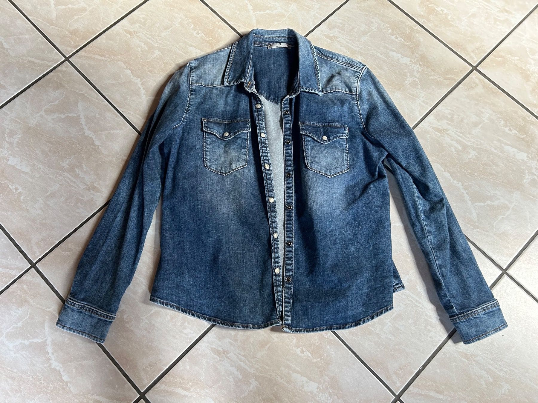 Blusen: Chemise en jeans LTB – Gebraucht aus Courrendlin von loko2910