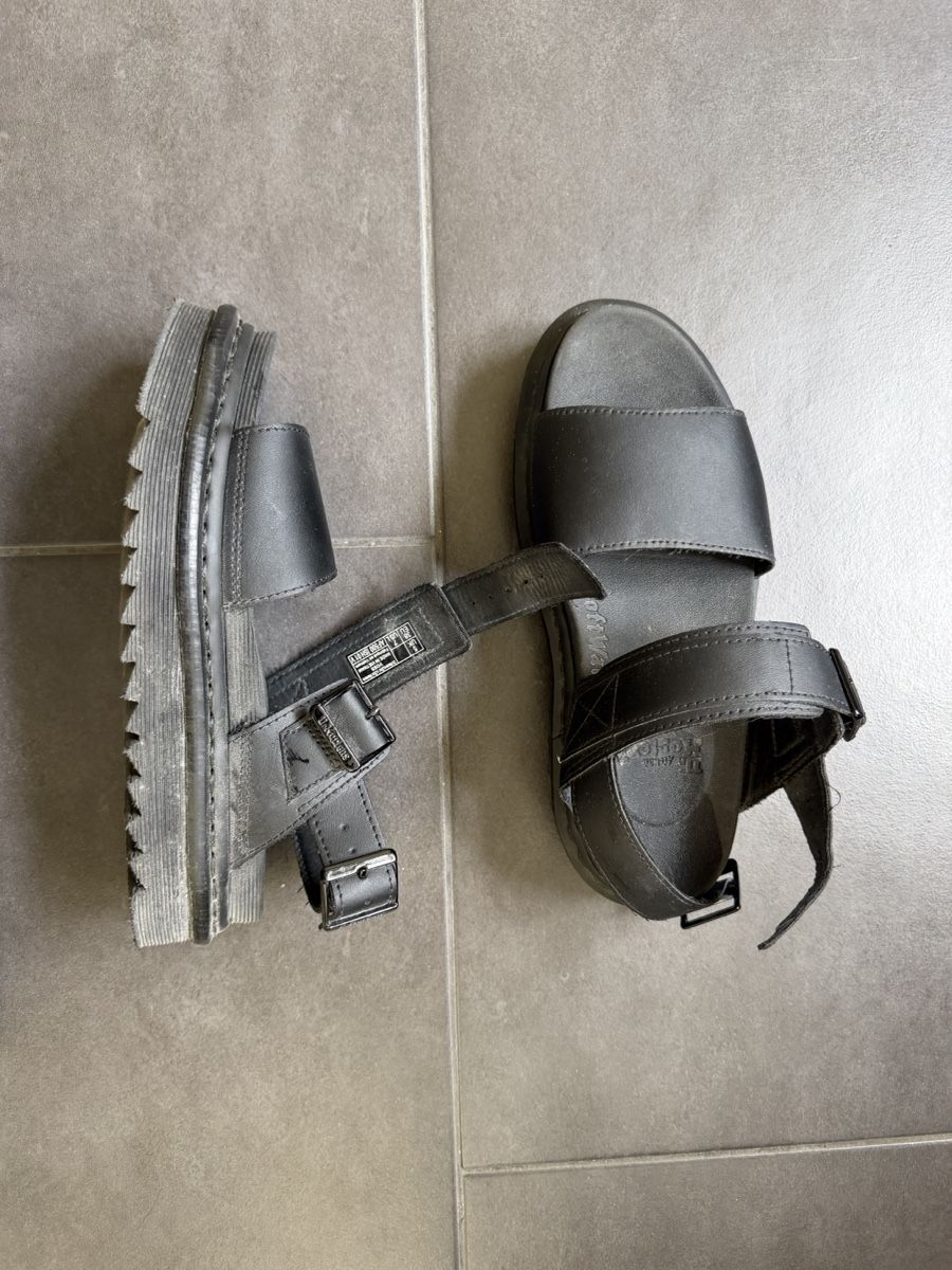 Scarpe da donna: Dr. Martens Sandalen, schwarz, Grösse 38 – Usato da Zürich venduto da ChiaraJacomet