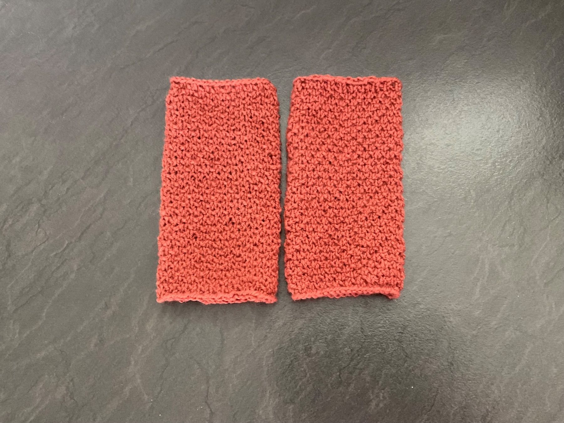 Guanti & manicotti: Handgestrickte Pulswärmer Amedisli Rostrot – Nuovo (secondo la descrizione) da Wetzikon ZH venduto da FeeF