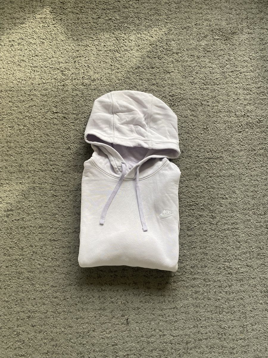 Nike Pullover & Sweatshirts: Pull Nike lilas, taille M, parfait pour le printemps! – Gebraucht aus Genève von eth_6qs6