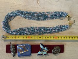Viele Halsketten und Broschen/Modeschmuck, viele Farben!