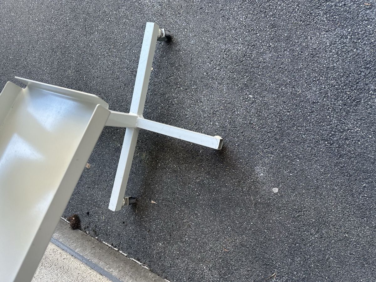 Altro in Decorazioni & Accessori: Prospekt Ständer auf Rollen Metall weiss – Usato da Reiden venduto da Party71 2