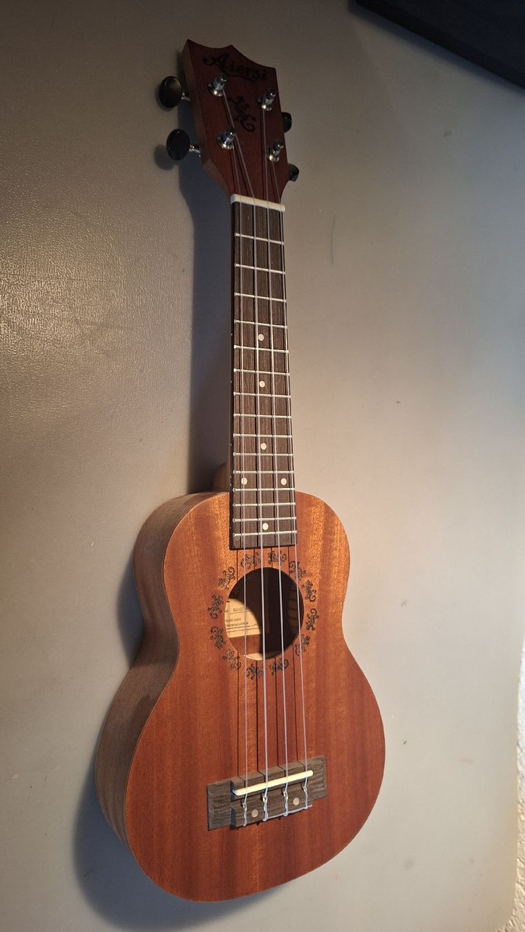 Strumenti musicali: Aiersi Ukulele mit Tasche – Usato da Kriegstetten venduto da vsp_9gwr 1