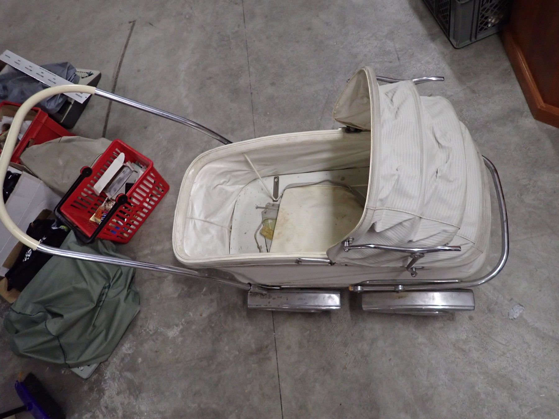 Carrozzine: Estrichfund, antiker cooler Kinderwagen – Usato da Wallisellen venduto da Mf1000 1