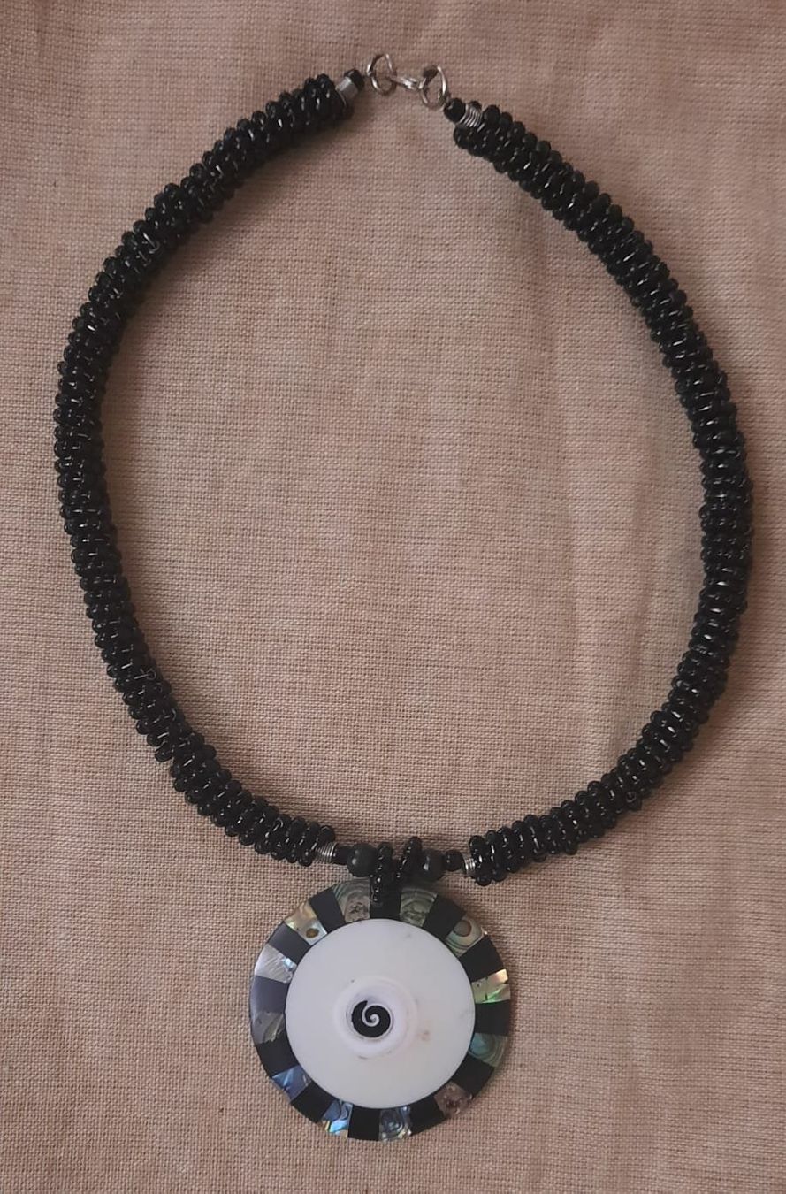 Catenine: Set Orecchini e Collana girocollo perline e pietra NUOVI – Nuovo (secondo la descrizione) da Lugano venduto da Rossana11 1