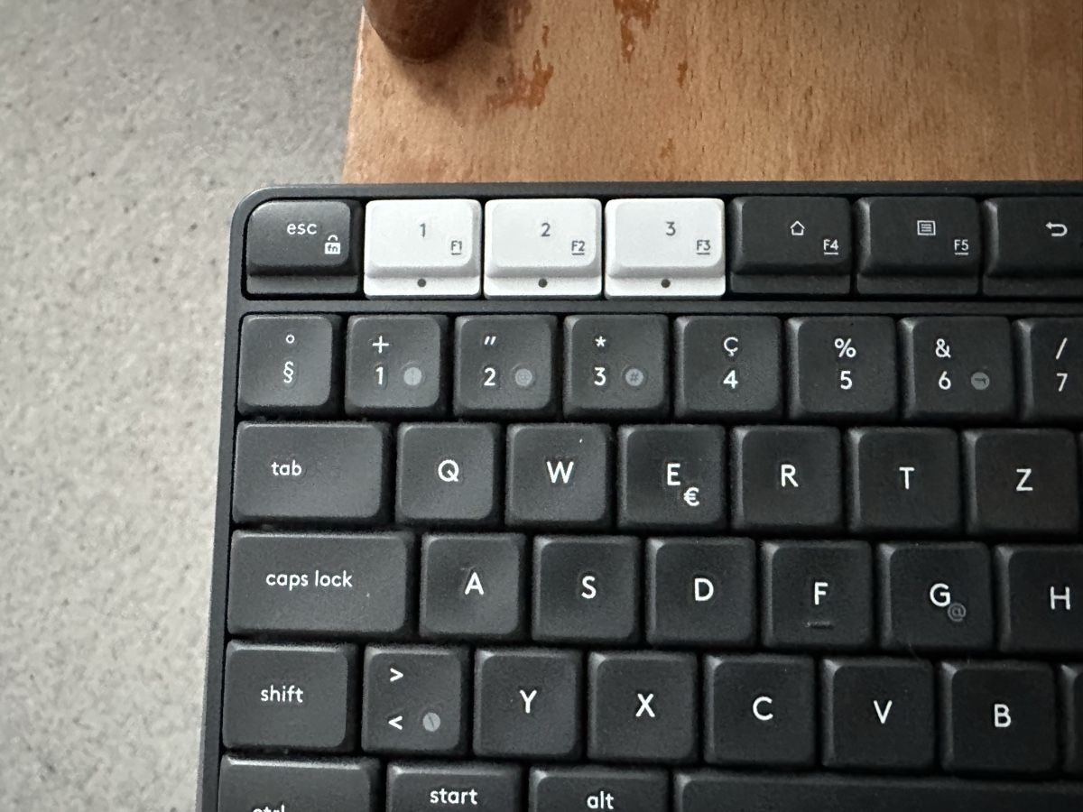 Logitech Tastiere: Logitech Tastatur neuwertig – Nuovo (secondo la descrizione) da Trüllikon venduto da angela4444 3