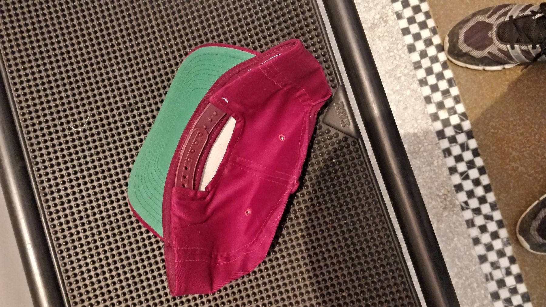 Adidas Copricapi, berretti & cappellini: Adidas Kappe Hut Base Cap Rot – Nuovo (secondo la descrizione) da Flawil venduto da rcnkr 2