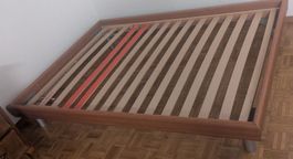 Bettrahmen Holz mit Lattenrost guter Zustand