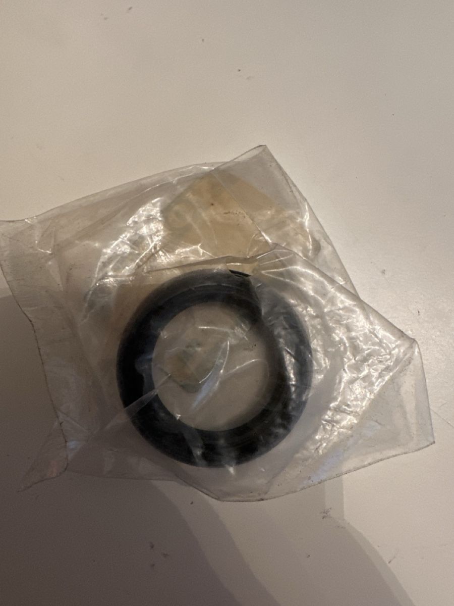 Accessori per altri veicoli: Wellendichtring Volvo 191685  – Usato da Mörschwil venduto da tweety9402 1