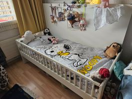Kinderbett weiss mit Rausfallschutz gebraucht