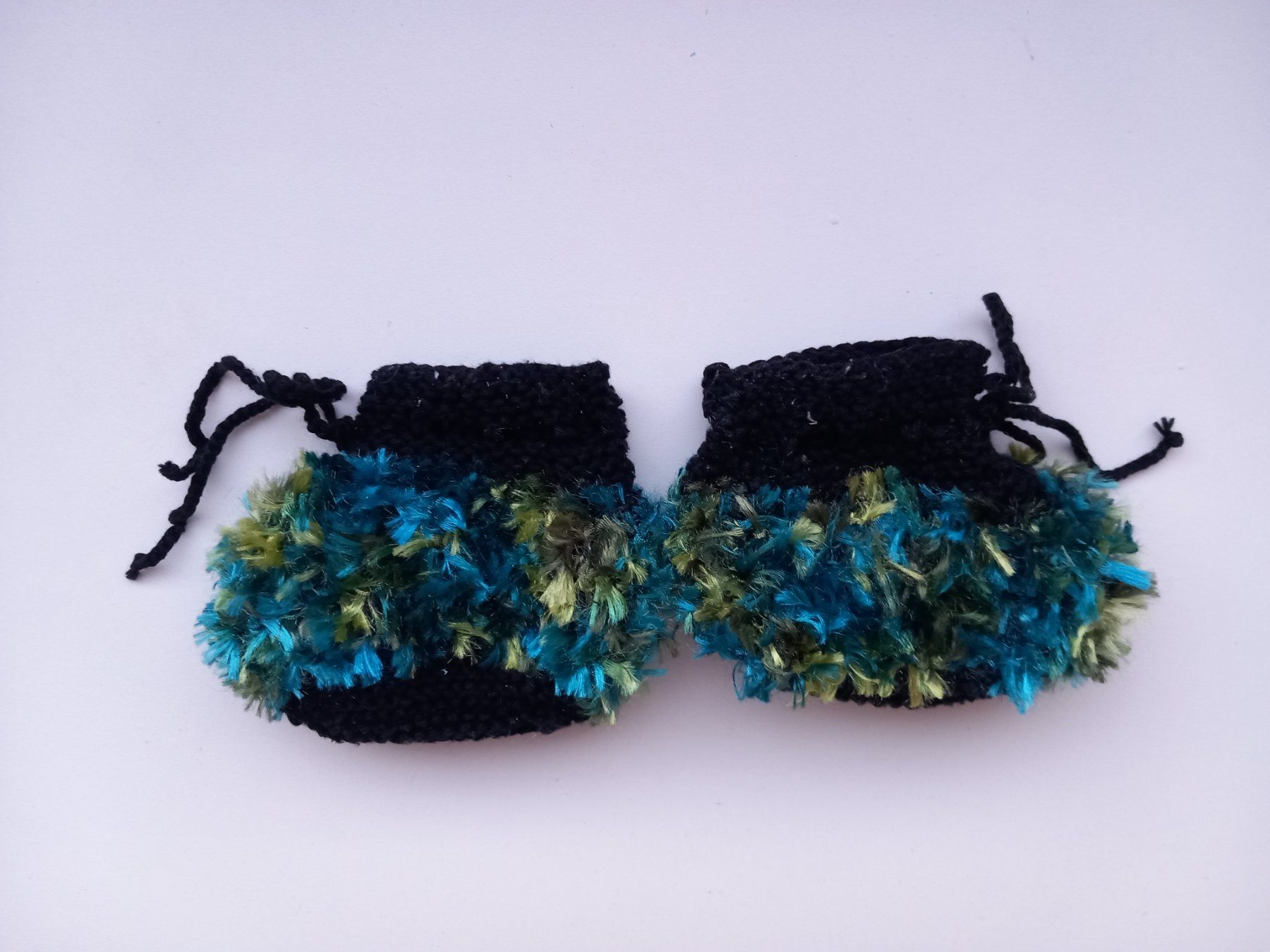 Calze per bambini: Handgestrickte, warme Babyschuhe / Babysöckli – Usato da Oensingen venduto da SpiPhEg46 2