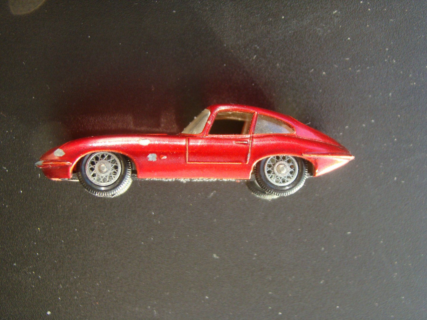 Lesney Modellini d'auto: Lesney Matchbox Series 32 Jaguar E-Type rot  alt – Usato da Walzenhausen venduto da Vanquish711 3