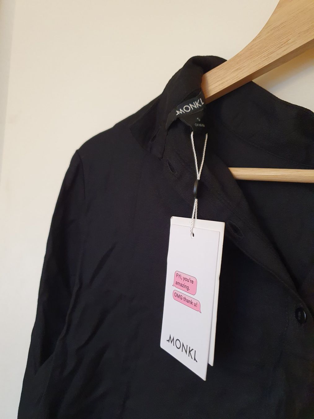 Monki Blusen: Camicia nera MONKI con volant, taglia S. Nuova – Neu (gemäss Beschreibung) aus Langnau am Albis von dav_n72f 3