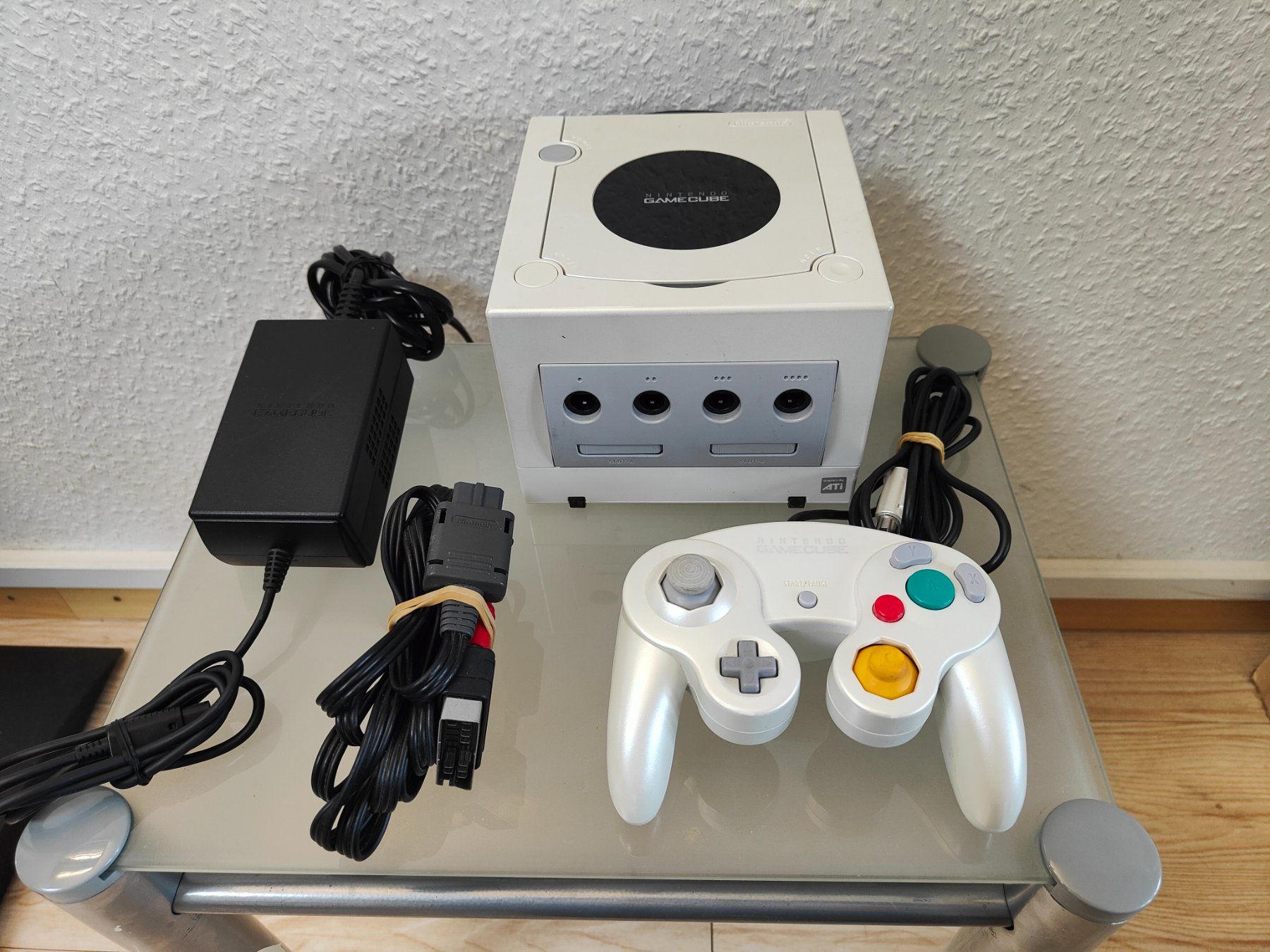 Nintendo Consoles: Console Gamecube Perle (rare) + 2 jeux – D'occasion à Châtelaine par Chompis 1