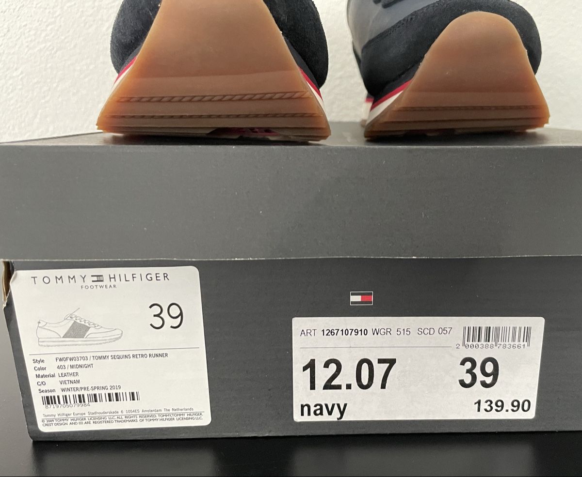 Tommy Hilfiger Chaussures femmes: Baskets Tommy Hilfiger   – D'occasion à Villars-le-Grand par Scaoli 4
