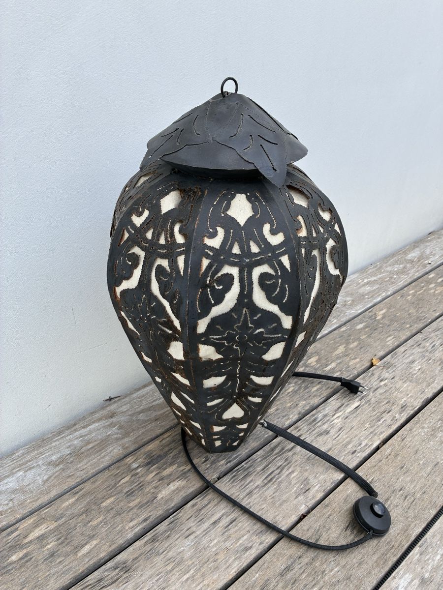 Lampade: Lampe orientale en métal ajouré – Usato da Herrliberg venduto da BOULBADI 1
