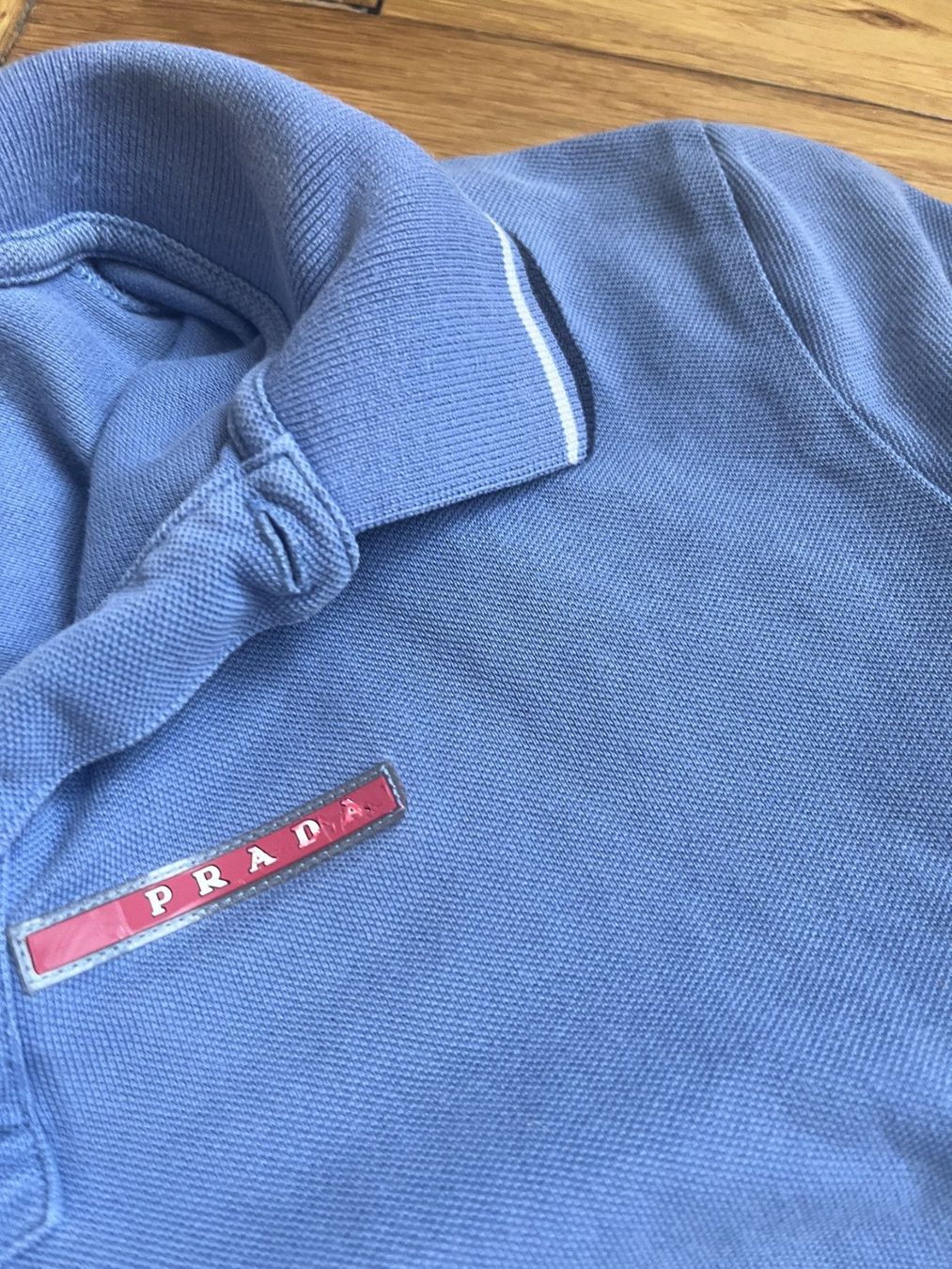 Prada Polos: Prada - Blue Polo Shirt Preloved – D'occasion à Genève par appearance.fr 2