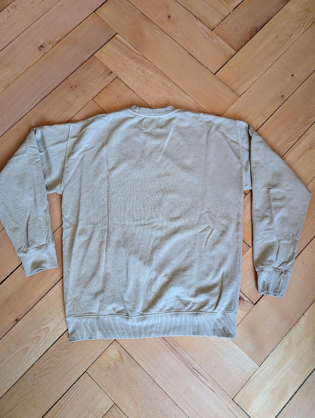 Pullover & Sweatshirts: Revolution Sweatshirt, beige, Grösse M Oversize Schnitt – Gebraucht aus Zürich von Hedkandi 1