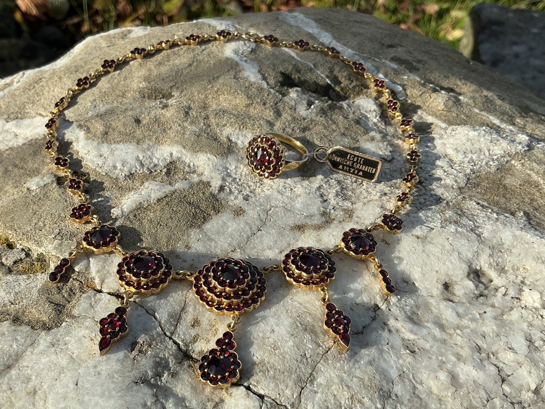 Anelli: BÖHMISCHER GRANATSCHMUCK Halskette und Ring – Nuovo (secondo la descrizione) da Richterswil venduto da Restwert_Richterswil 2