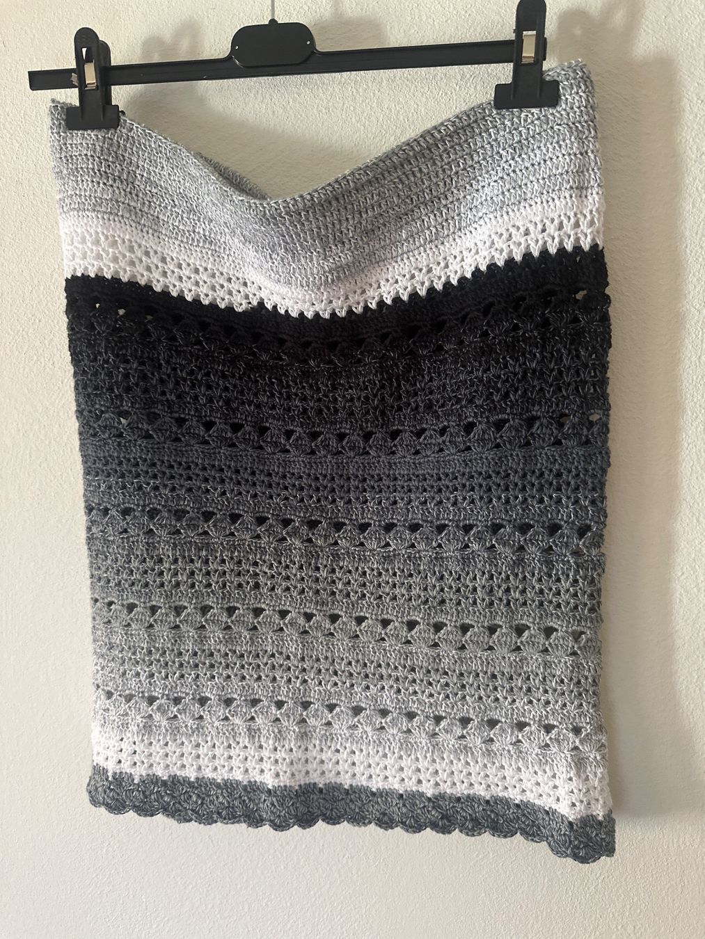 Gonne: HANDGESTRICKTER ROCK GRAU-WEISS FARBVERLAUF – Nuovo e nell'imballaggio originale da Meienried venduto da ManuelaBoutique 1