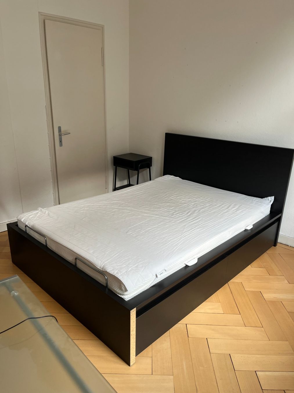 Ikea Betten: schwarzes IKEA-Bettgestell mit Schubladen – Gebraucht aus St. Gallen von emi_5dkv