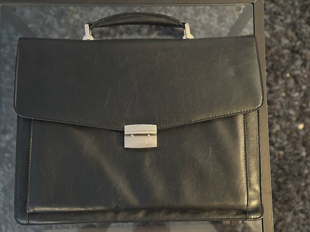 Koffer & Taschen: Leder Aktentasche – Gebraucht aus Stansstad von isuguitar