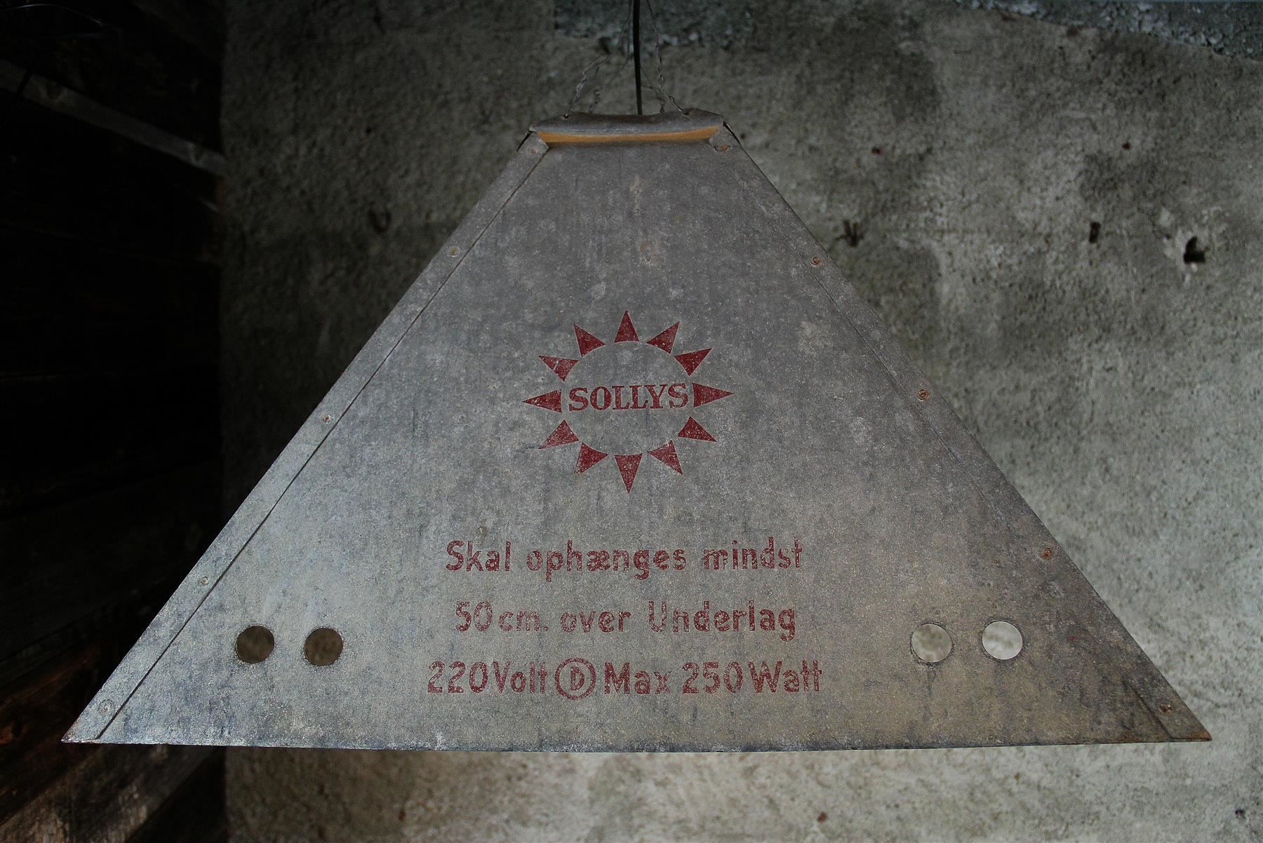 Lampade: Industrielampe, Fabriklampe, Hallenlampe – Usato da Birrwil venduto da brandschatz_birrwil 1
