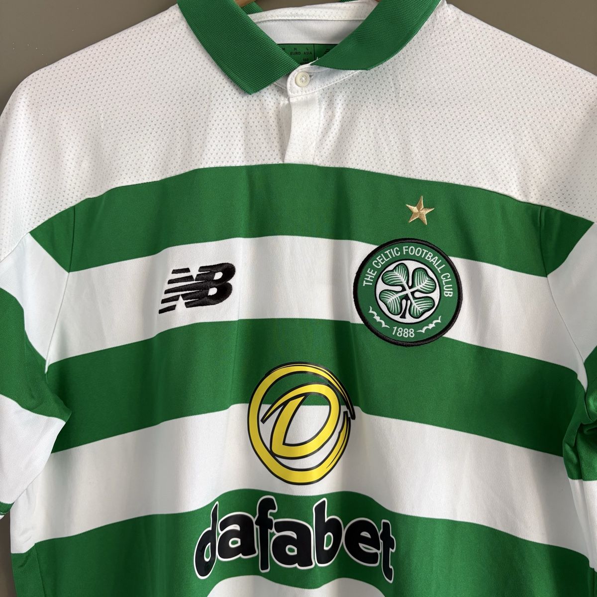 New Balance Canottiere & Pantaloni: Celtic Glasgow Trikot New Balance – Usato da Winterthur venduto da LaBodega 1