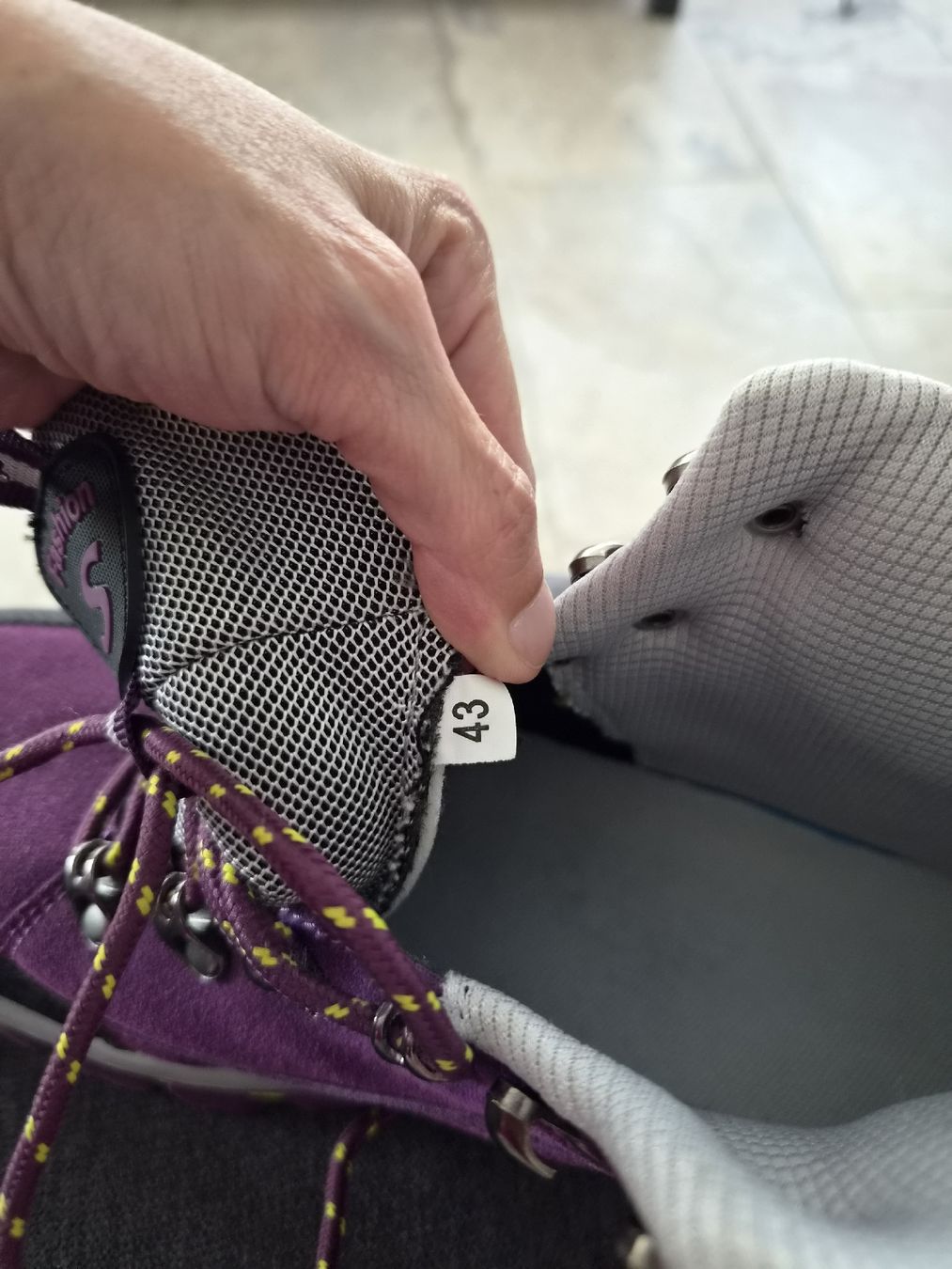 Scarpe da uomo: Wanderschuhe lila, Grösse 43, neuwertig – Usato da Niederrohrdorf venduto da Miripfiri 8