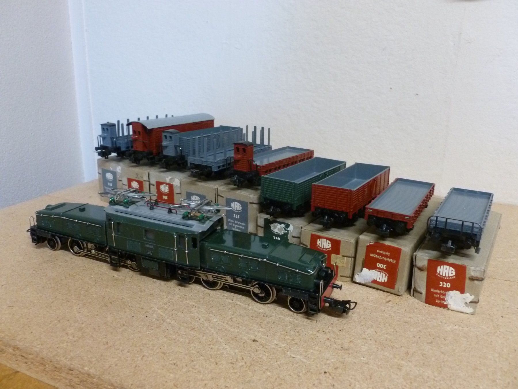 Märklin Modelleisenbahnen: schwerer Güterzug mit Gusswagen – Gebraucht aus Oberbipp von Vifu