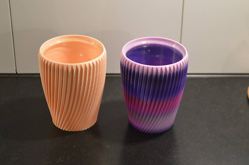 Vasi per fiori: Selbstbewässernder Blumentopf 3D Druck mit Innentopf – Usato da Trübbach venduto da Potatoooooooo 3
