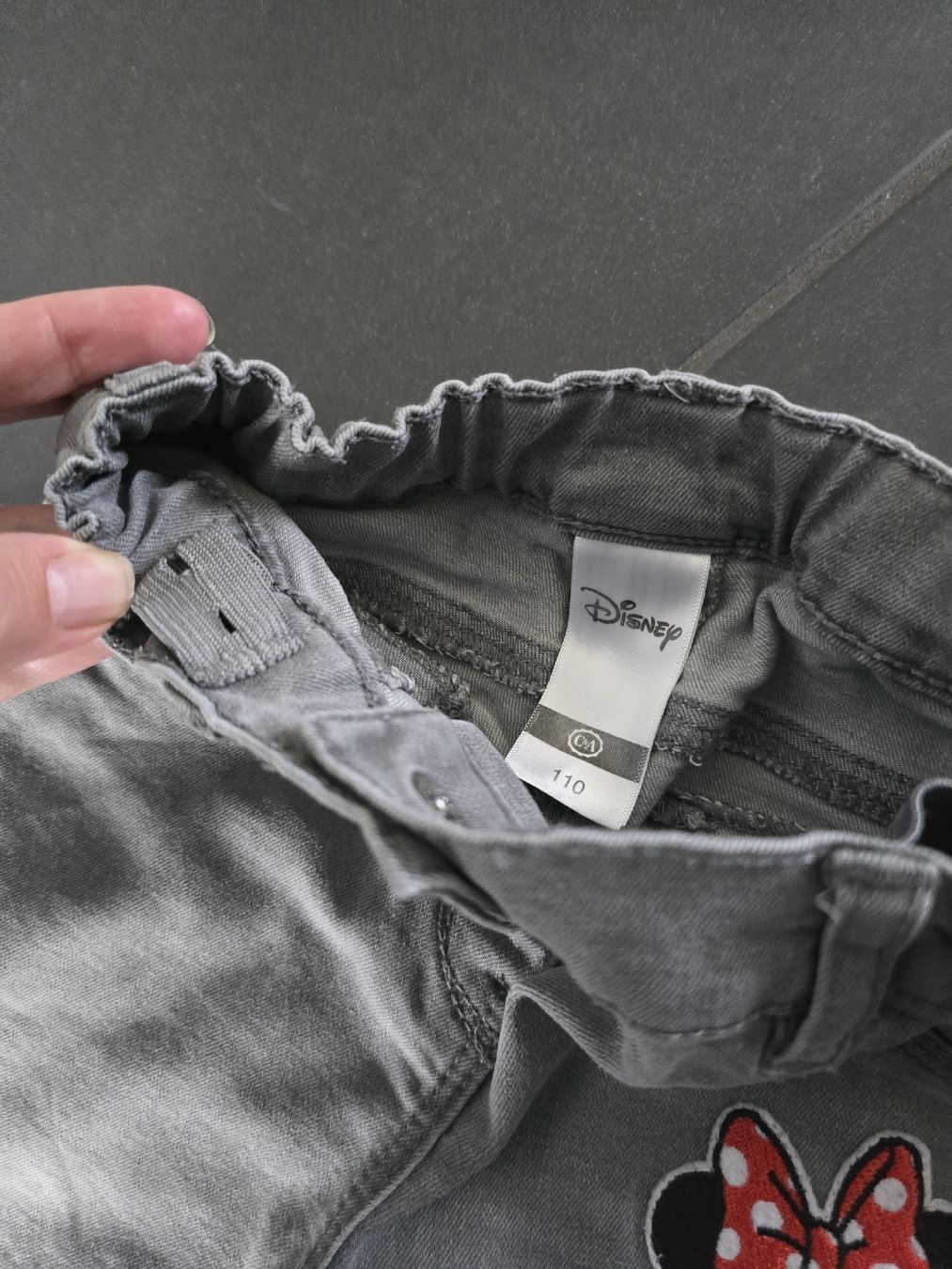 C&A Pantaloni: Minnie Maus Jeans Grösse 110 – Usato da Unterentfelden venduto da Panda-87 3