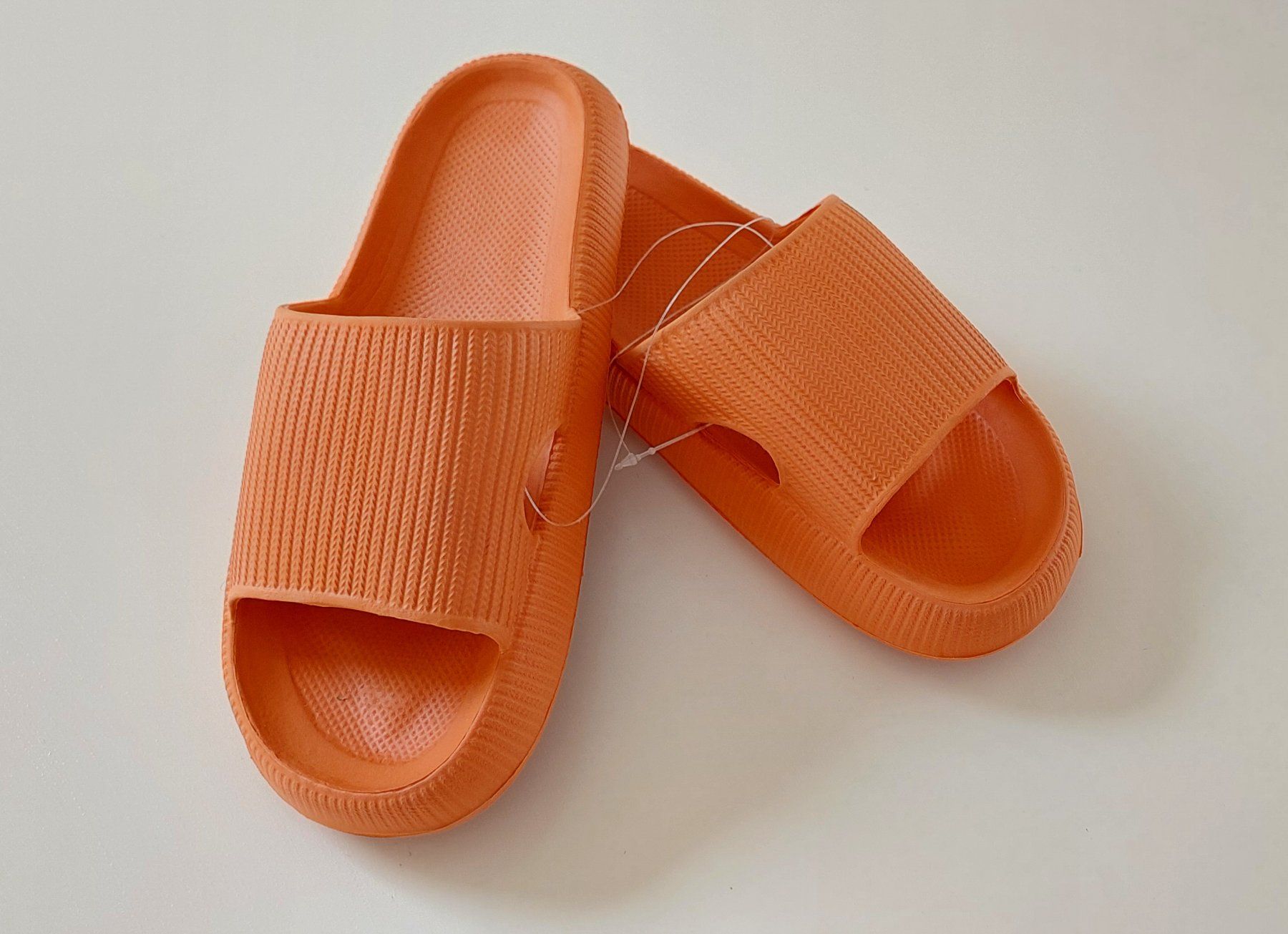 Scarpe da uomo: CLOUD-SLIDES - PILLOW SLIDES | Superweiche EVA - Hausschuhe – Nuovo e nell'imballaggio originale da Oberweningen venduto da Feindesign