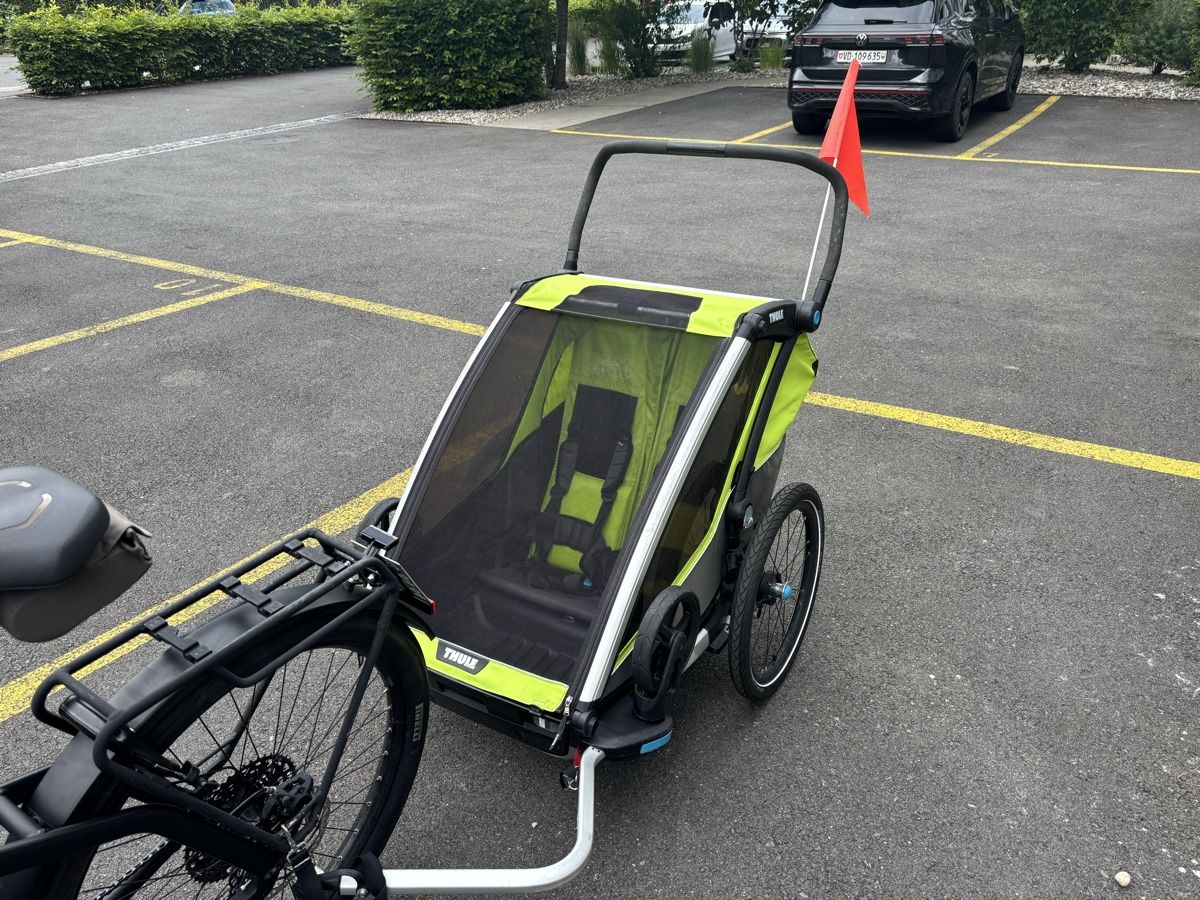 Thule Anhänger: Thule Chariot Cross 2 + ski set – Gebraucht aus Yverdon-les-Bains von fla_wf2w 1