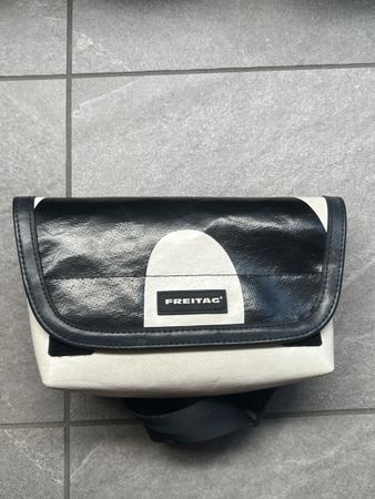 FREITAG Original Umhängetasche Unikat Schwarz Weiss